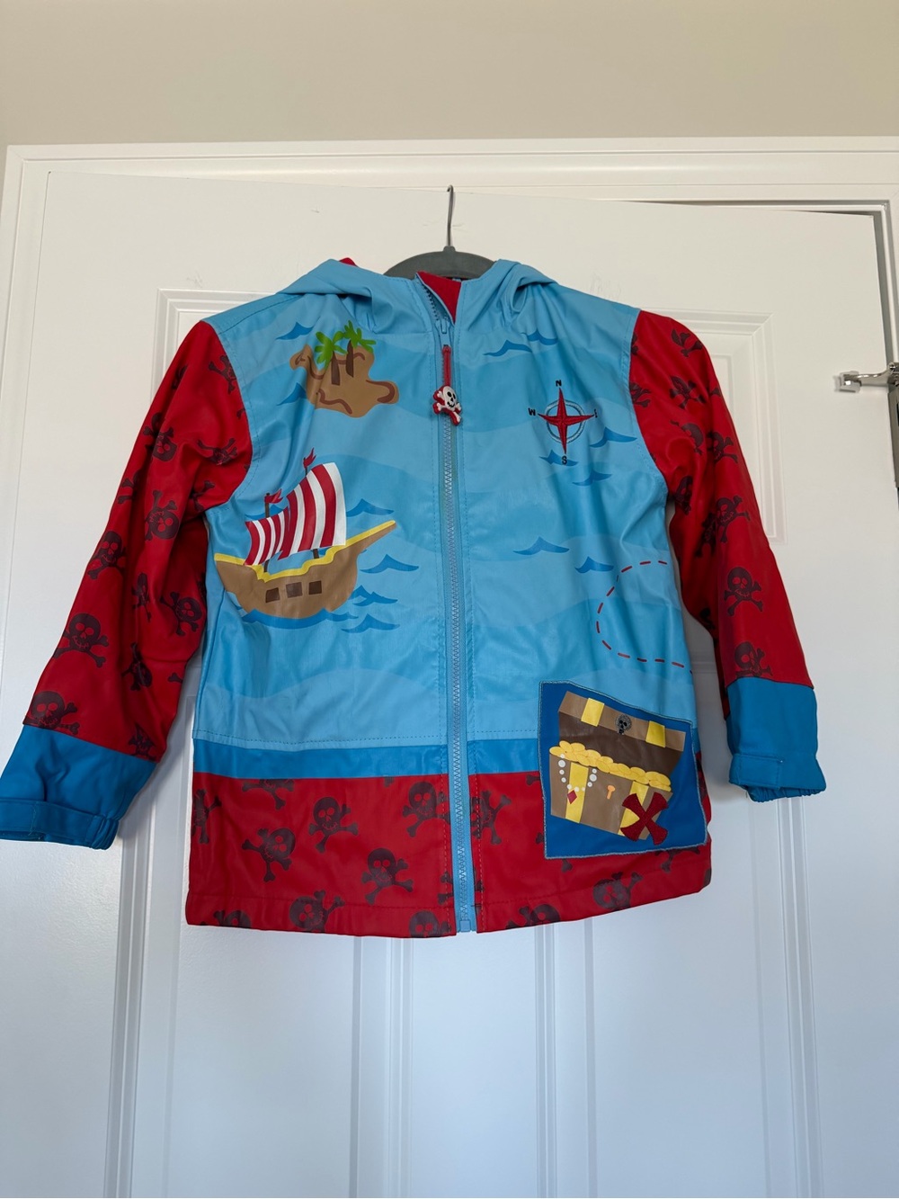 Stephen Joseph boys raincoat size 5/6 pirate theme with hood and soft lining